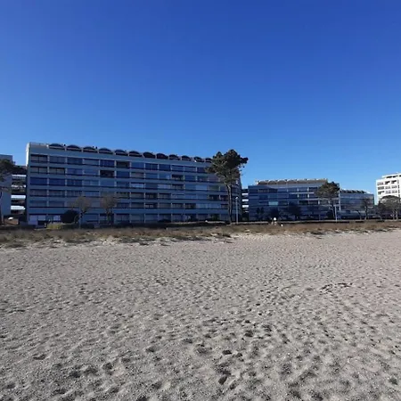 Le Bleu Des Vagues Ideal Pour Des A 2 Face A La Wifi Parking Privatif Clim